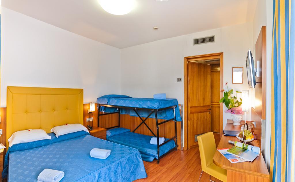 Hotel Ariston Bibione Habitación foto